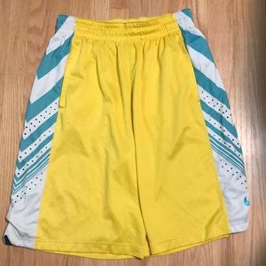 Nike basketball shorts size Medium
